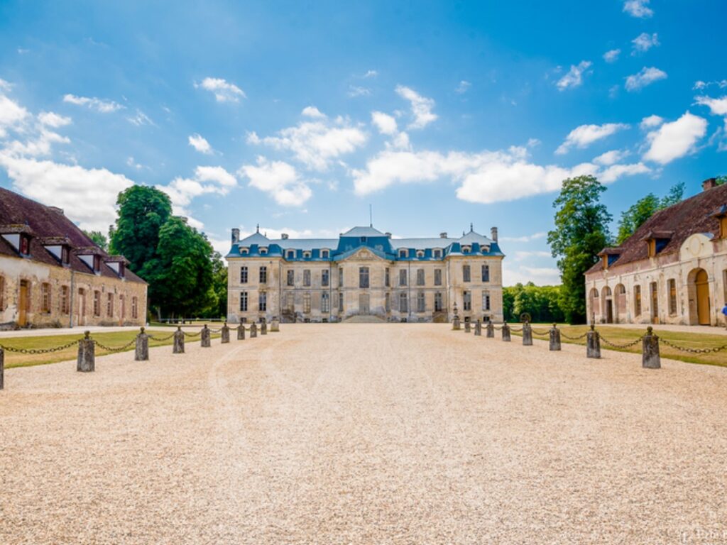 modern photograph of the chateau de vaux facade